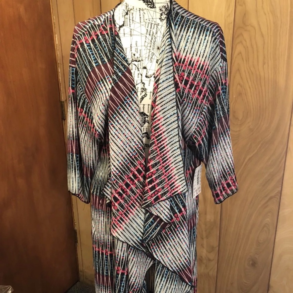 NWT VHTF Lularoe Shirley Large Aztec Print 🦄